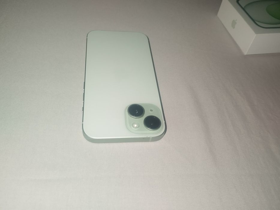 Продавам IPHONE 15 128GB