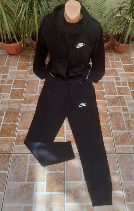 Trening Nike ieftin .