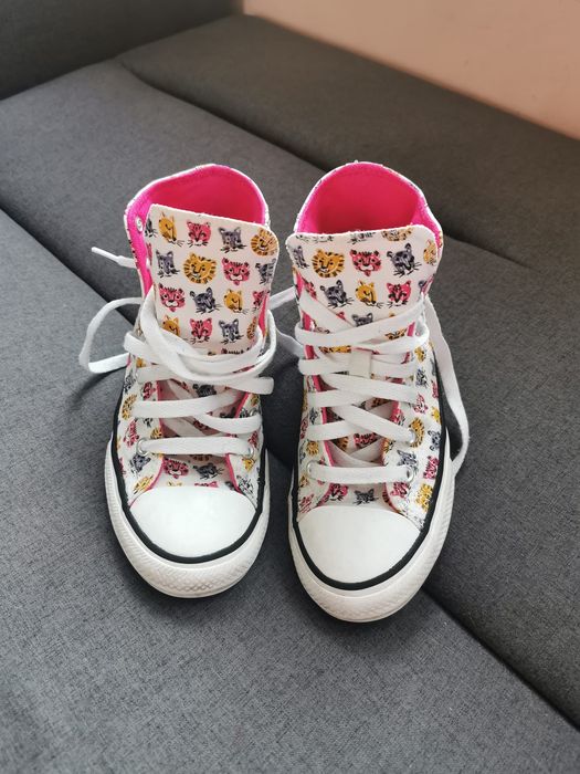 New Balance , Converse, Nike