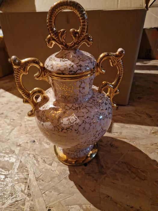 Recipient cu capac din ceramica
