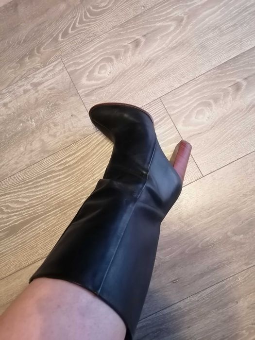 Cizme negre de piele, cu toc