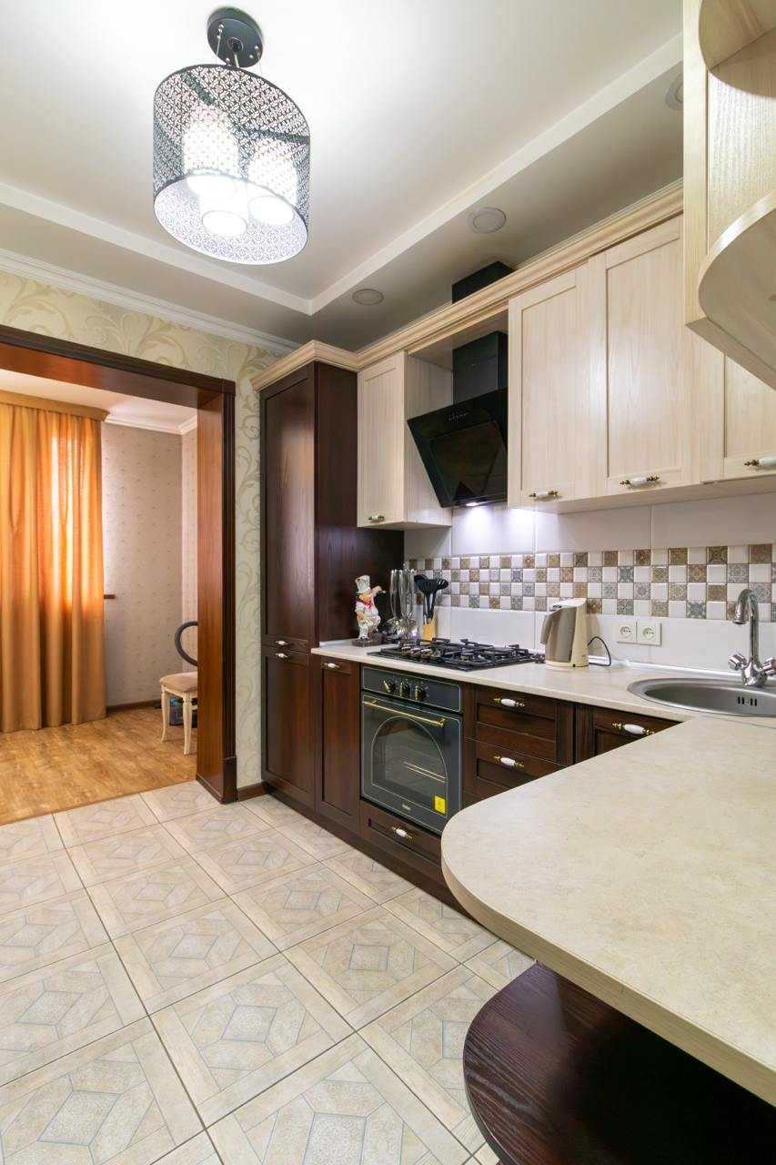 Госпитальный рынок Церковь 4-комн 5/9 100 м² ремонт меб/тех