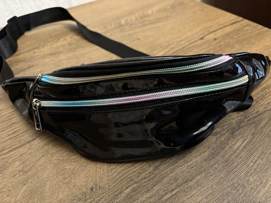 Дамска лачена чанта