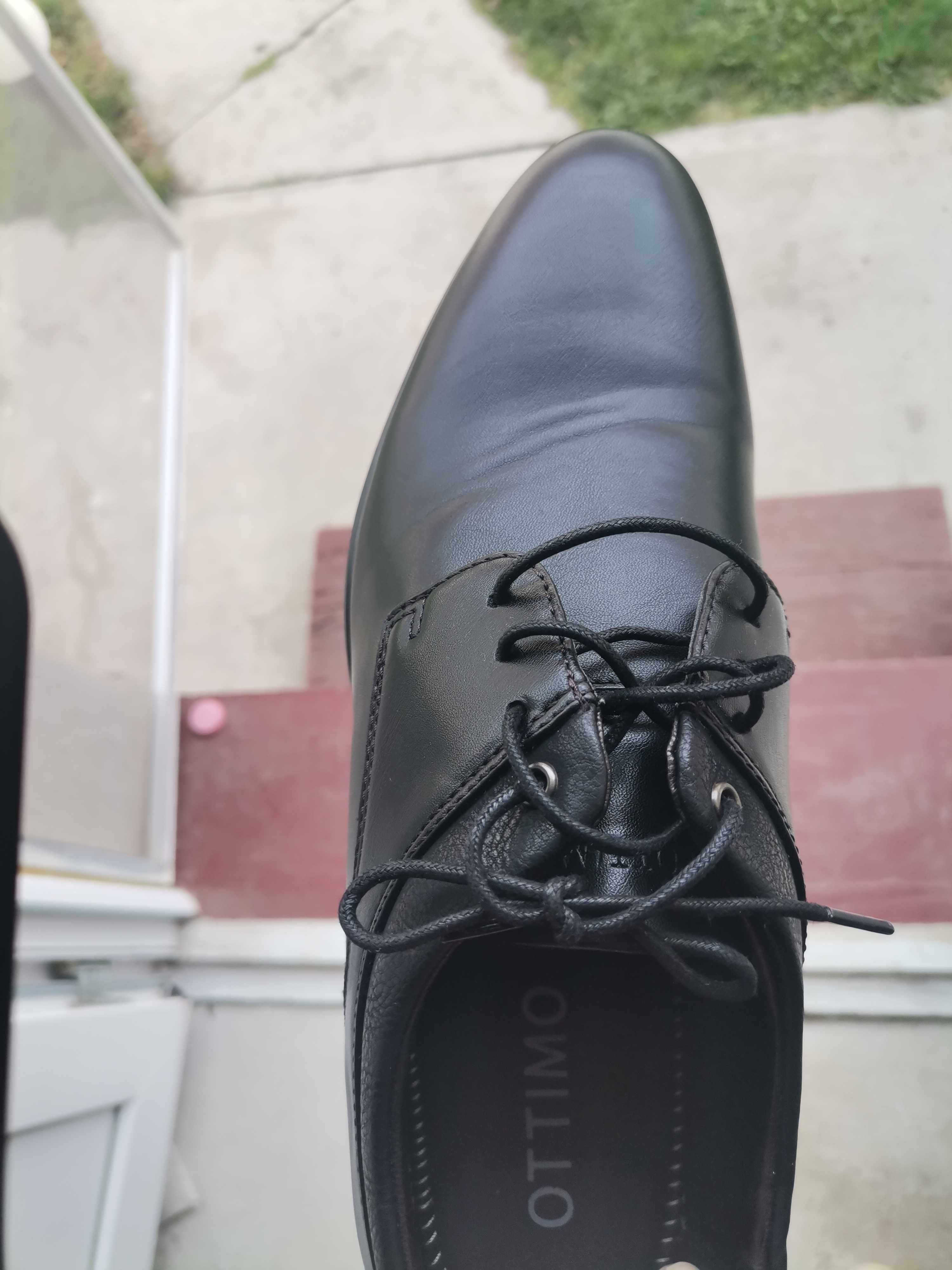 Pantofi negri noi