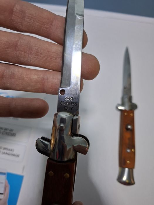 Италиански сгъваем нож автоматичен