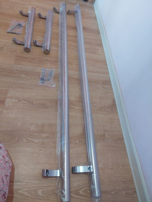 Алюминиевая дверная ручка