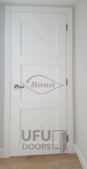 Usi pentru casa, lemn stratificat său masiv