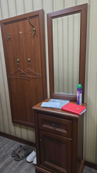 Тумбочки Шкафы полка для телевизора  вешалка  зеркалос сервант