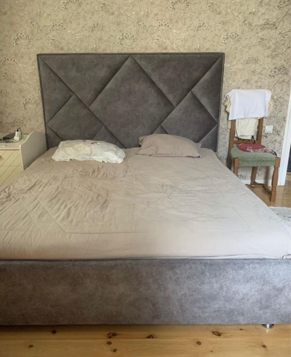 Дауспальная кровать  с матрасом