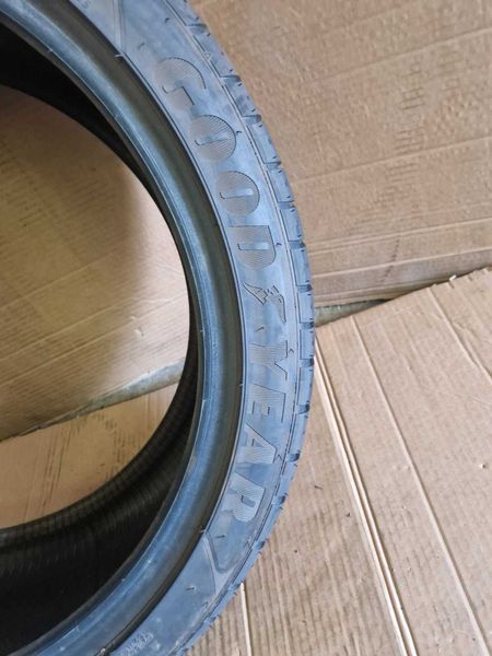 1 брой Goodyear R19 235/40/ 
нова лятна гума 
DOT2419