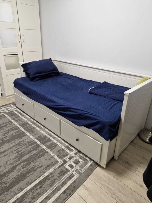Divan Ikea alb, 160/200 sau strans 800 sau mai mult