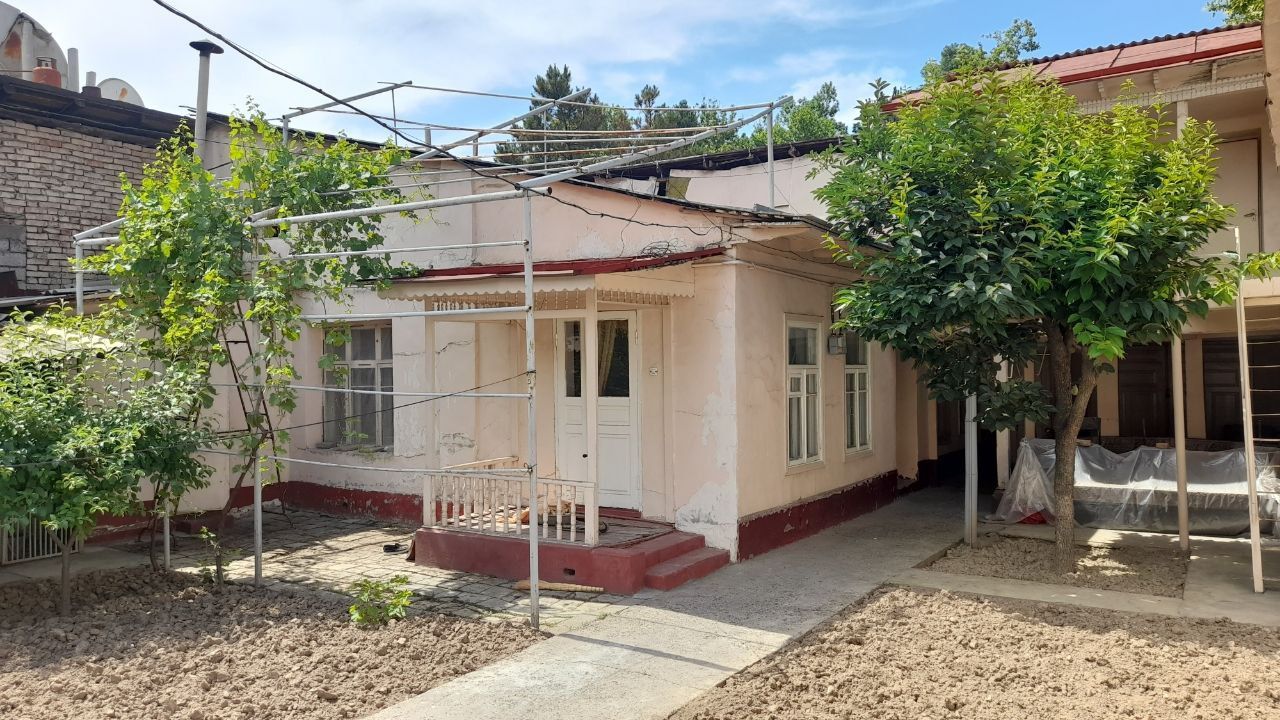 Yerli uchastka sotiladi