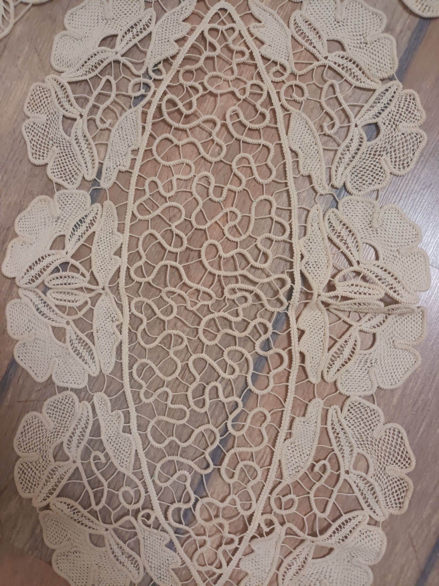 Set față de masa și mileuri macrame