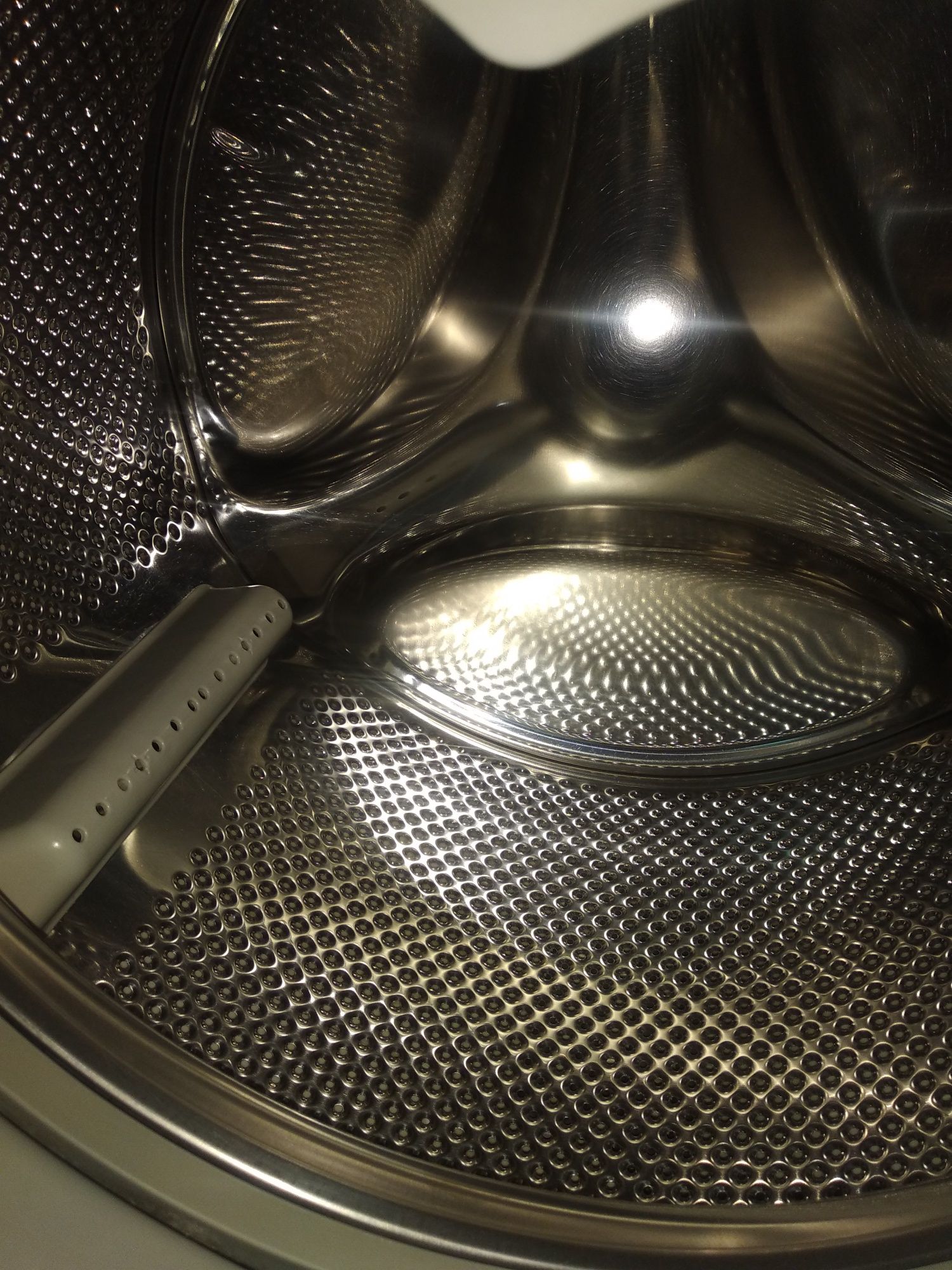 Продавам пералня Whirlpool 6th Sense за части 7кг
На снимките се вижда