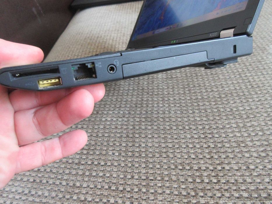 Lenovo Thinkpad X220,i5-2520M,8GB RAM,250GB SSD