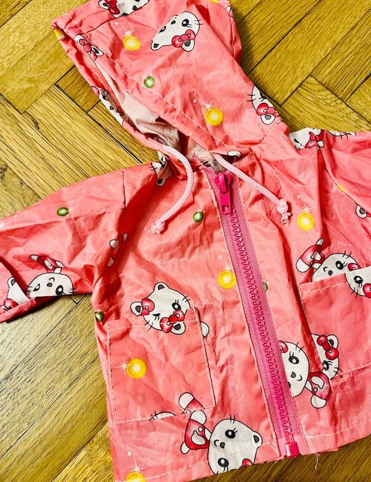 Baby Born, Bebe fetiță interactivă cu hăinuțe și accesorii