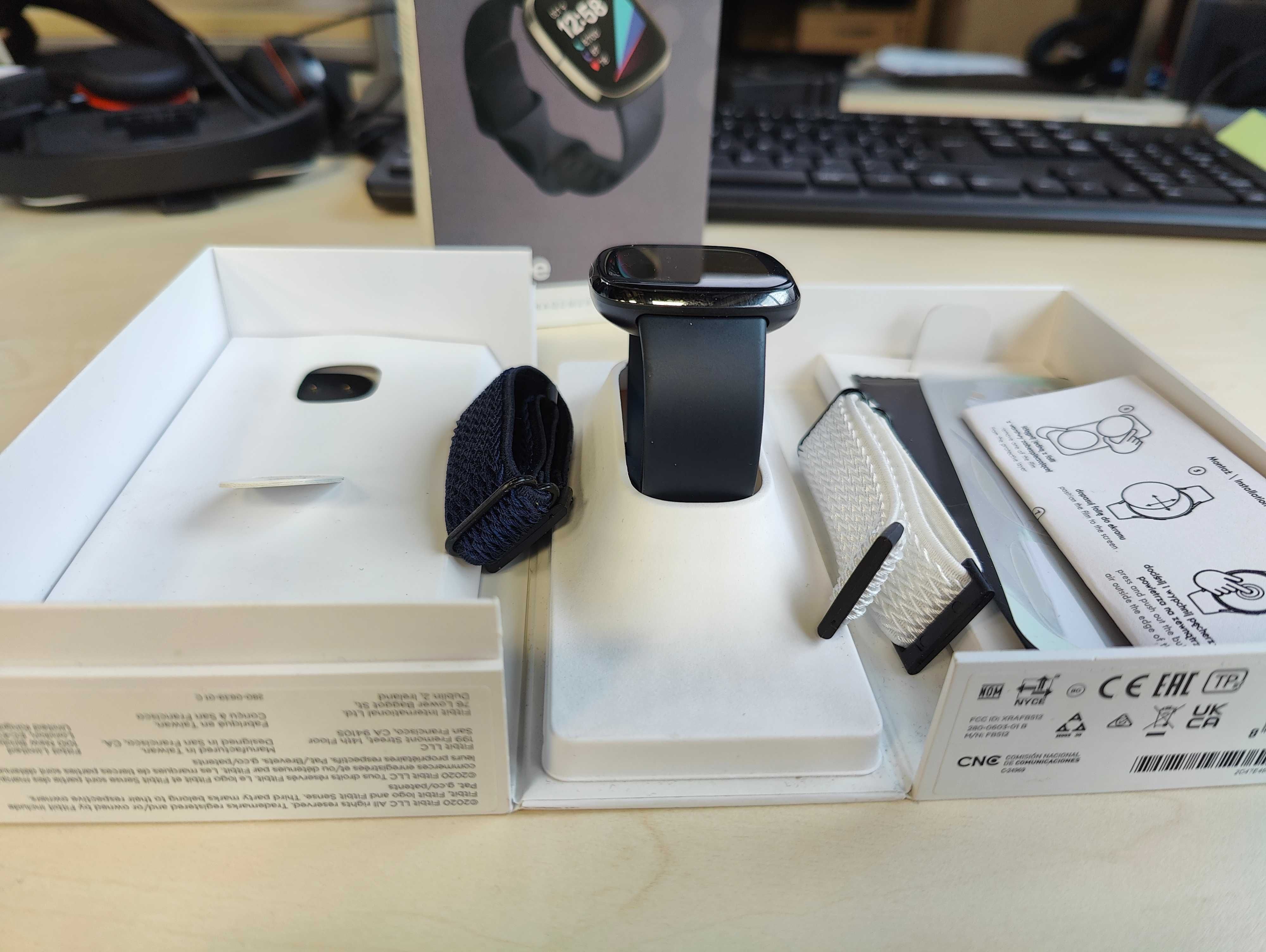 Smartwatch Fitbit Sense + accesorii