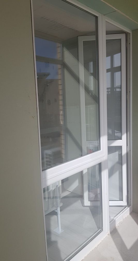 Продам балконное окно с дверью,  высота 240, ширина 172. Торг