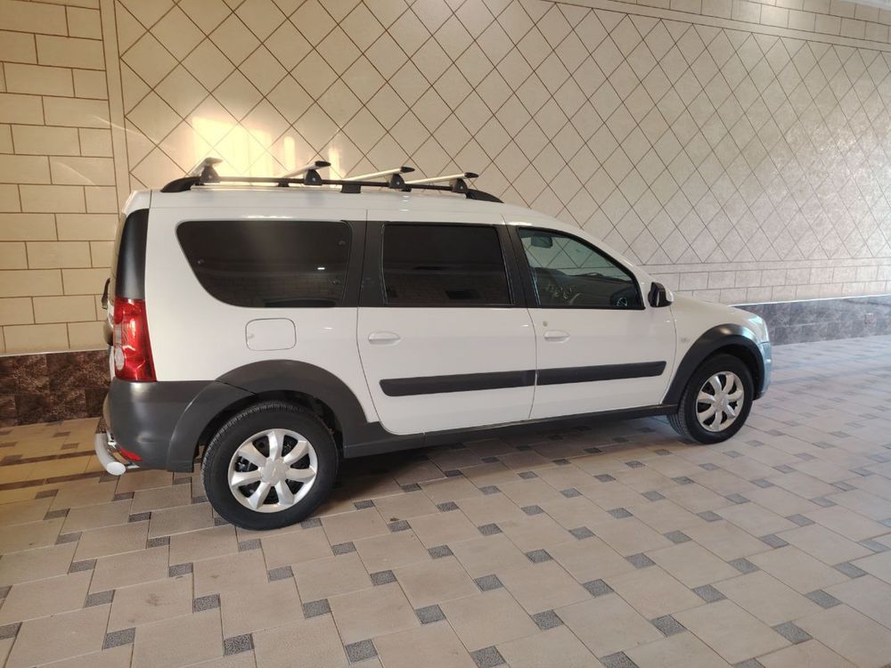 Sotiladi Narxi zor Lada Largus 2019
