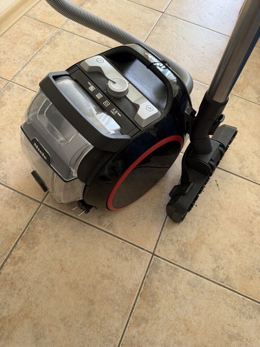 Miele кабелна прахосмукачка  boost cx1 active