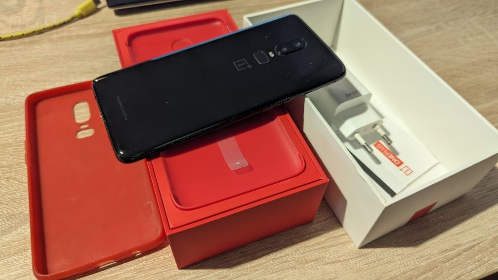 OnePlus 6 - RAM 6GB / Storage 64 GB