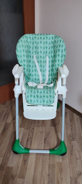 Продавам столче за хранене Chicco Polly