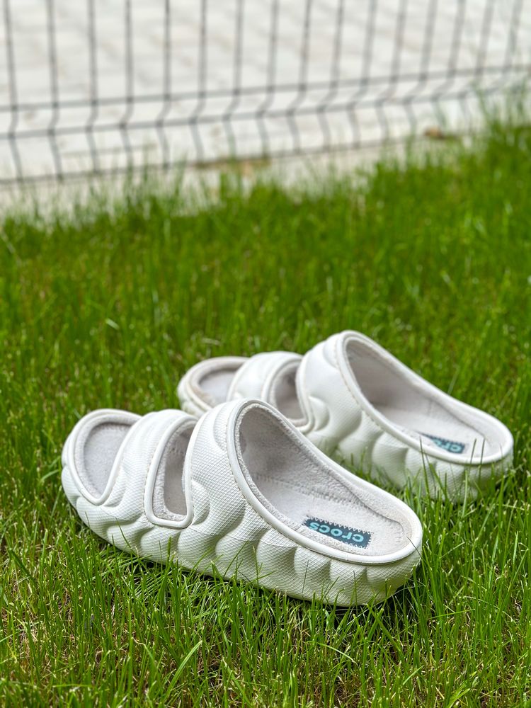 Бели чехли Crocs