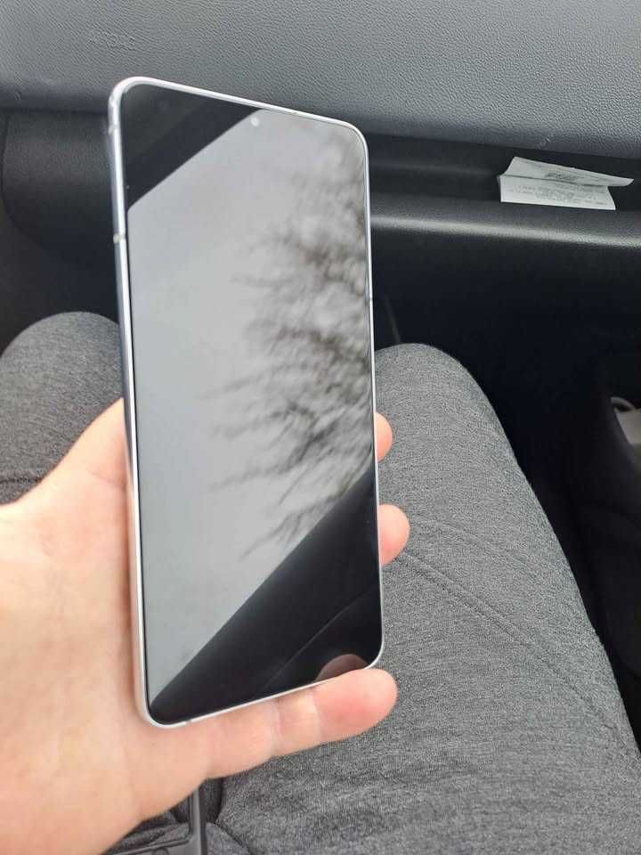 Samsung S21 Plus-256GB-8 GB RAM-Phantom Silver- като нов без забележки