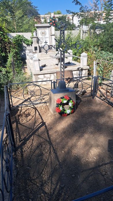 Loc de veci, Cimitrul Eternitatea
