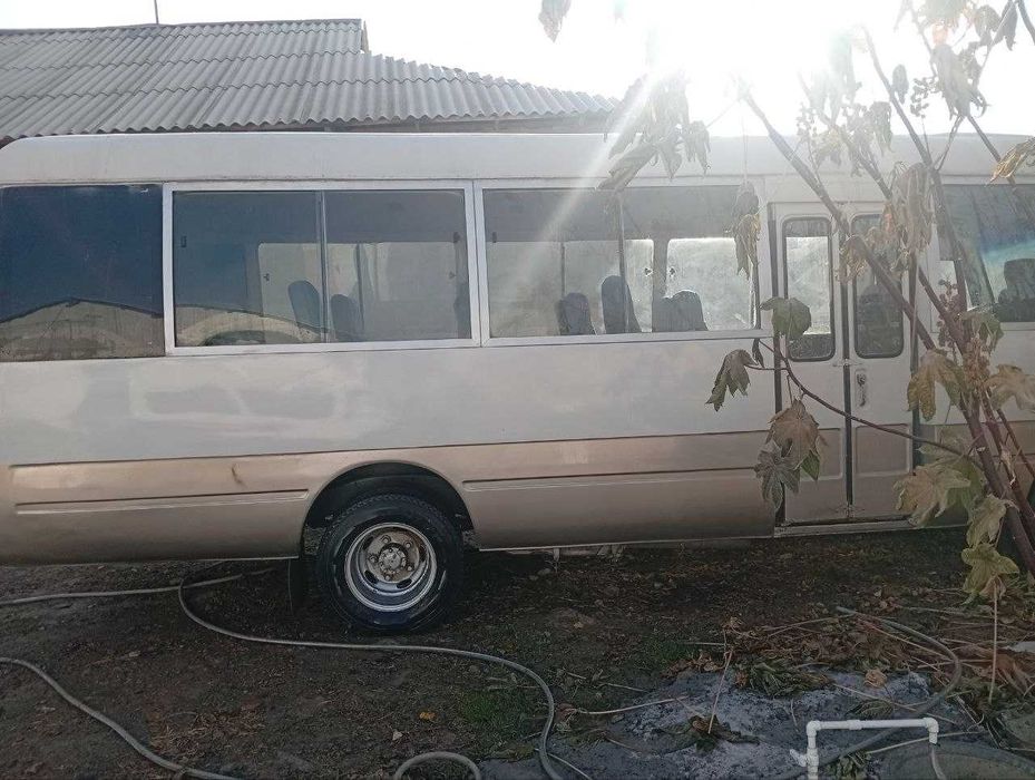 Тойота Коастер микроавтобус 28 ўринли сотилади.