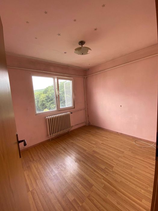 Vand apartament  3 camere