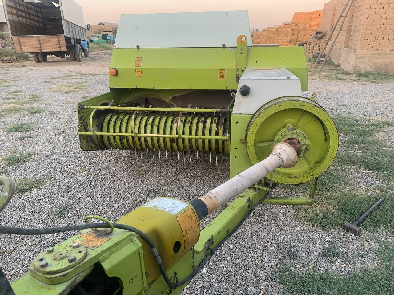 Kareski  Claas 55 arginal ishga tayyor faqat sroʻchna sotiladi