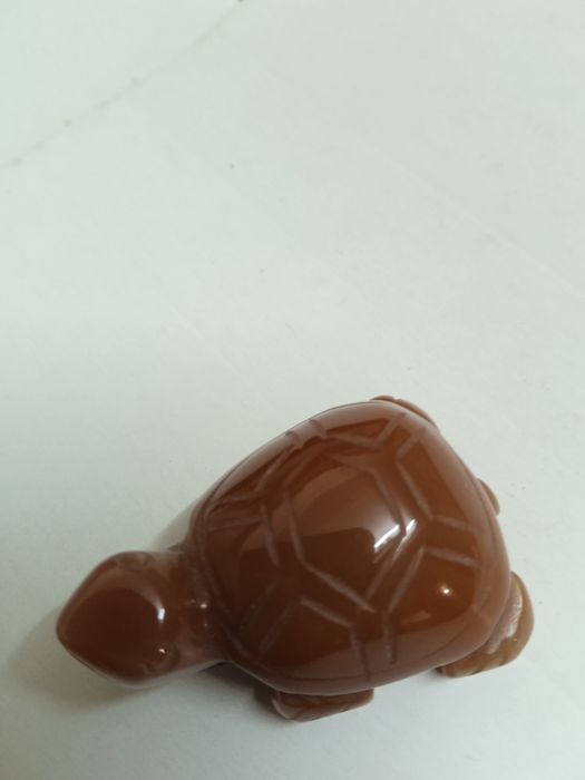 Черепаха статуэтка сувенир размеры 1.5 на 2 см коричневый цвет, фарфор