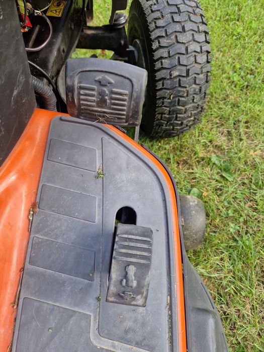 Husqvarna TC138 Tractoras gazon