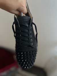 Christian Louboutin de vanzare