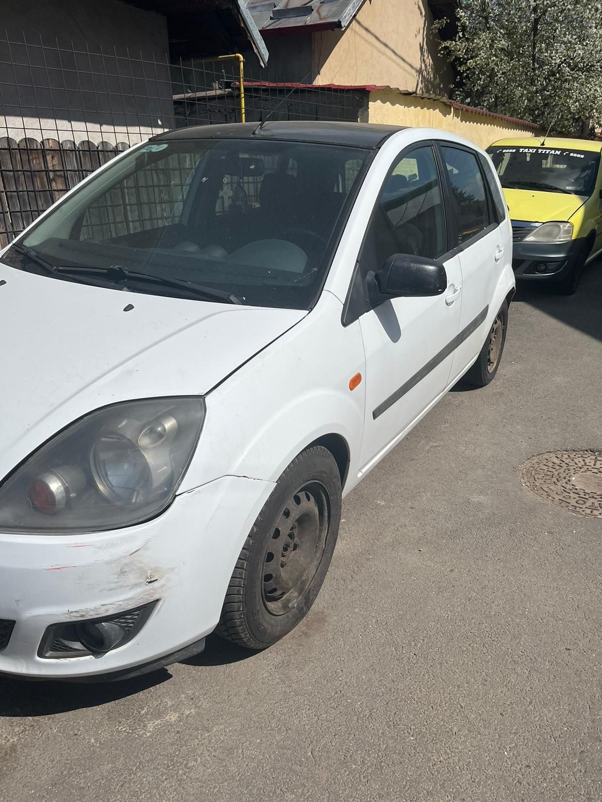 Vând Ford fiesta 1.6 diesel mai multe detalii în descriere