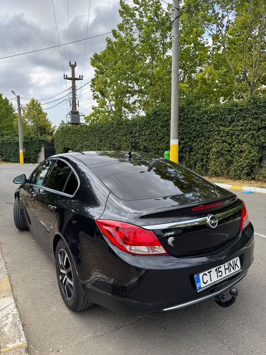 Vind auto Opel Insignia