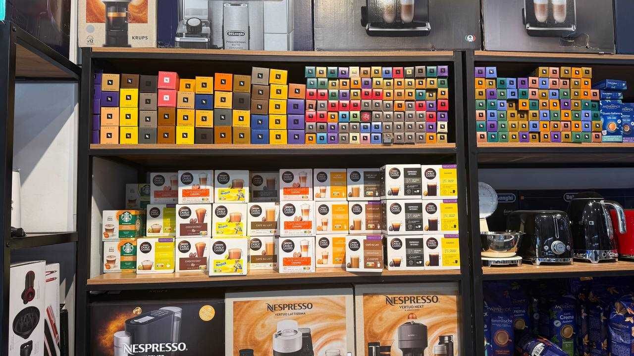 Кофе капсулы Nescafe Dolce Gusto , Nespresso и Vertuo в ассортименте.