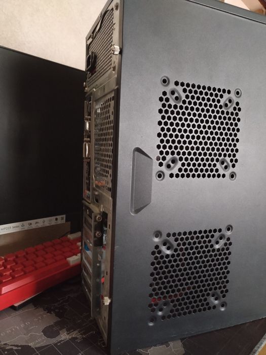 Vând pc gaming stare foarte buna