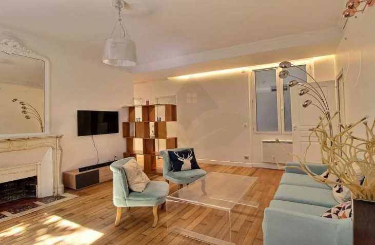 Дава се под наем Тристаен апартамент в Пловдив, Център - 75 кв.м за 255 € - Снимка #2