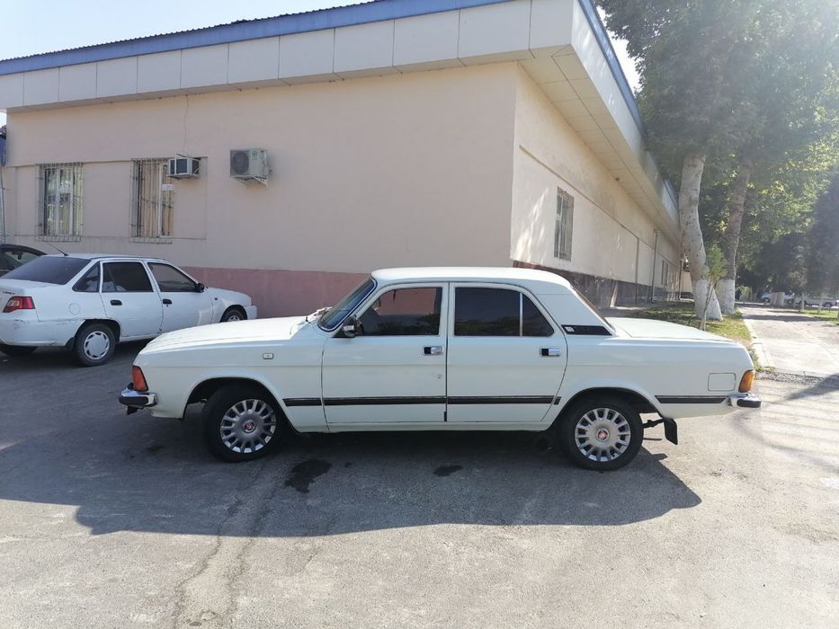 Продаётся машина Газ 3102 Волга. В хорошем состоянии.