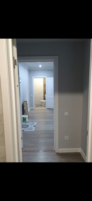 Поклейка обоев укладка ламинат выполняем любую сложность работы