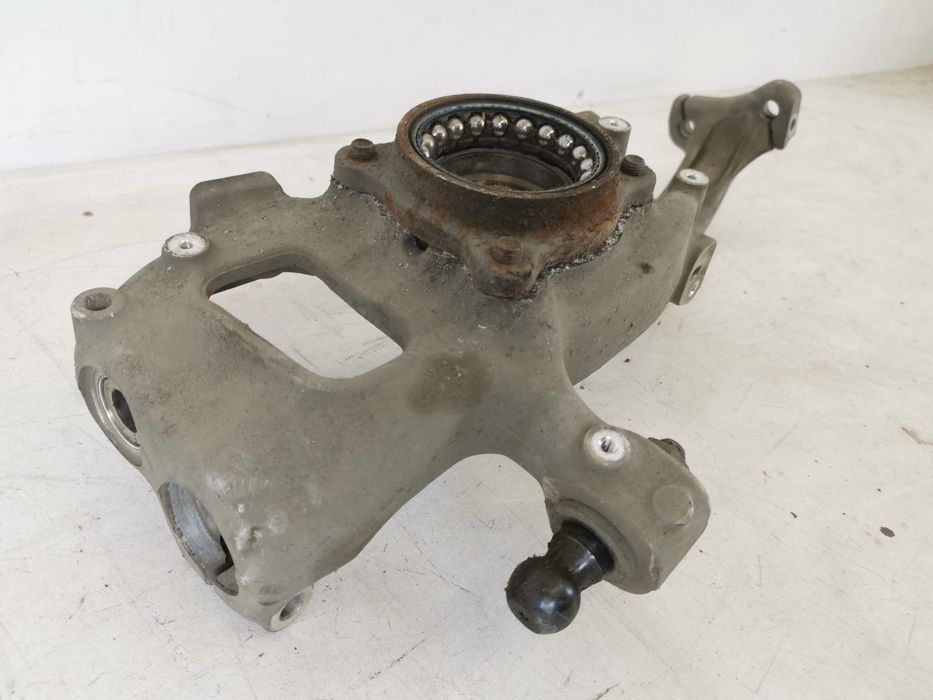 Порше Каен / Porsche Cayenne Оригинален десен носач на суспенсията в д