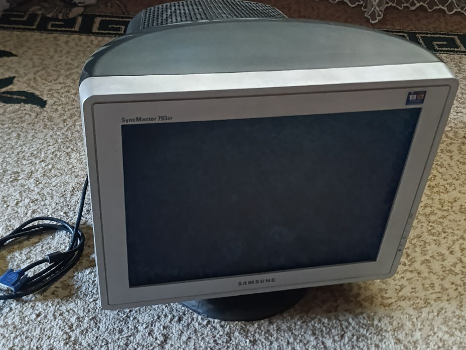 Продаю старый, ламповый монитор.