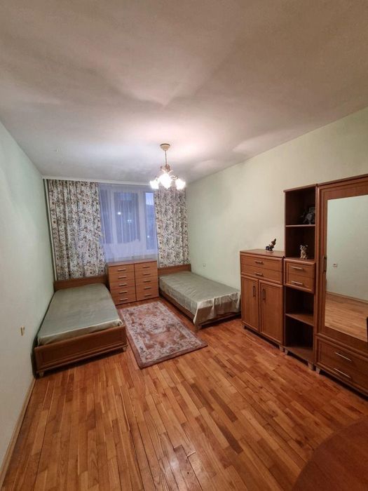 Tристаен апартамент с ПАРКОМЯСТО в ж.к. Слатина.