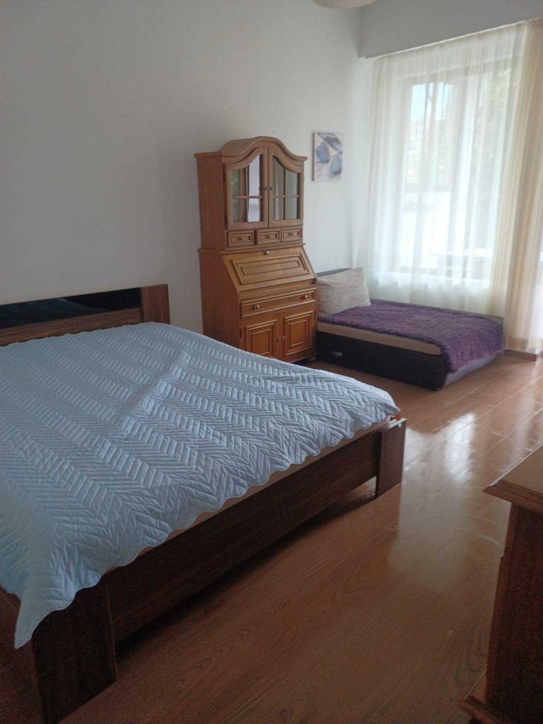 Дава се под наем Тристаен апартамент в София, Център - 91 кв.м за 800 € - Снимка #2