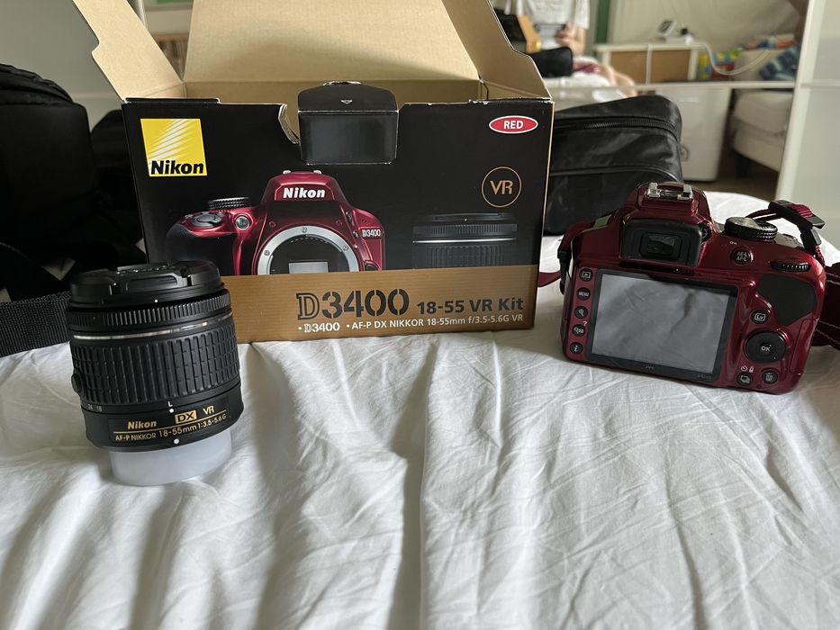 Nikon D 3400, obiectiv 18-55mm si accesorii