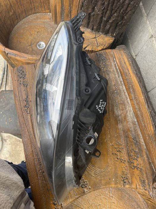 Volvo V40 2017 Xenon десен фар