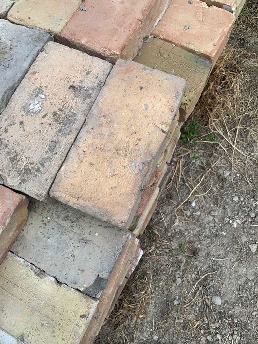 Красный кирпич в Алматы. Қызыл кірпіш Алматыда