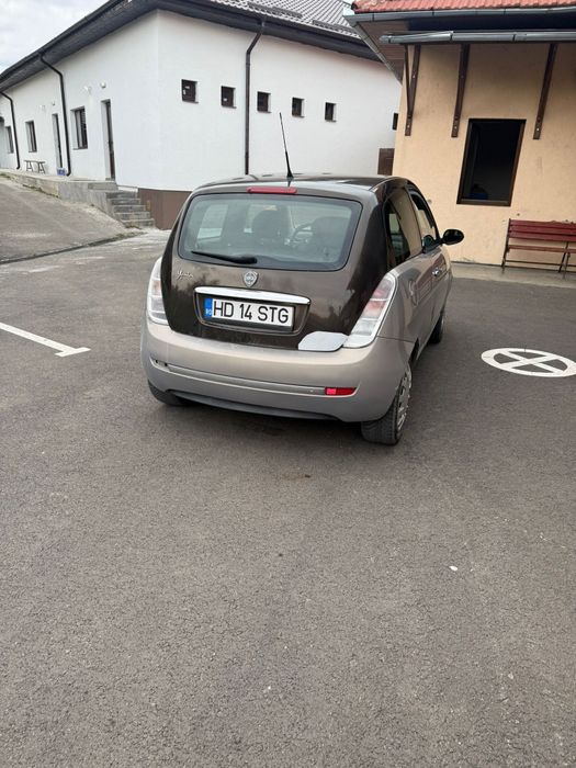 Vând sau schimb lancia ypsilon 2008